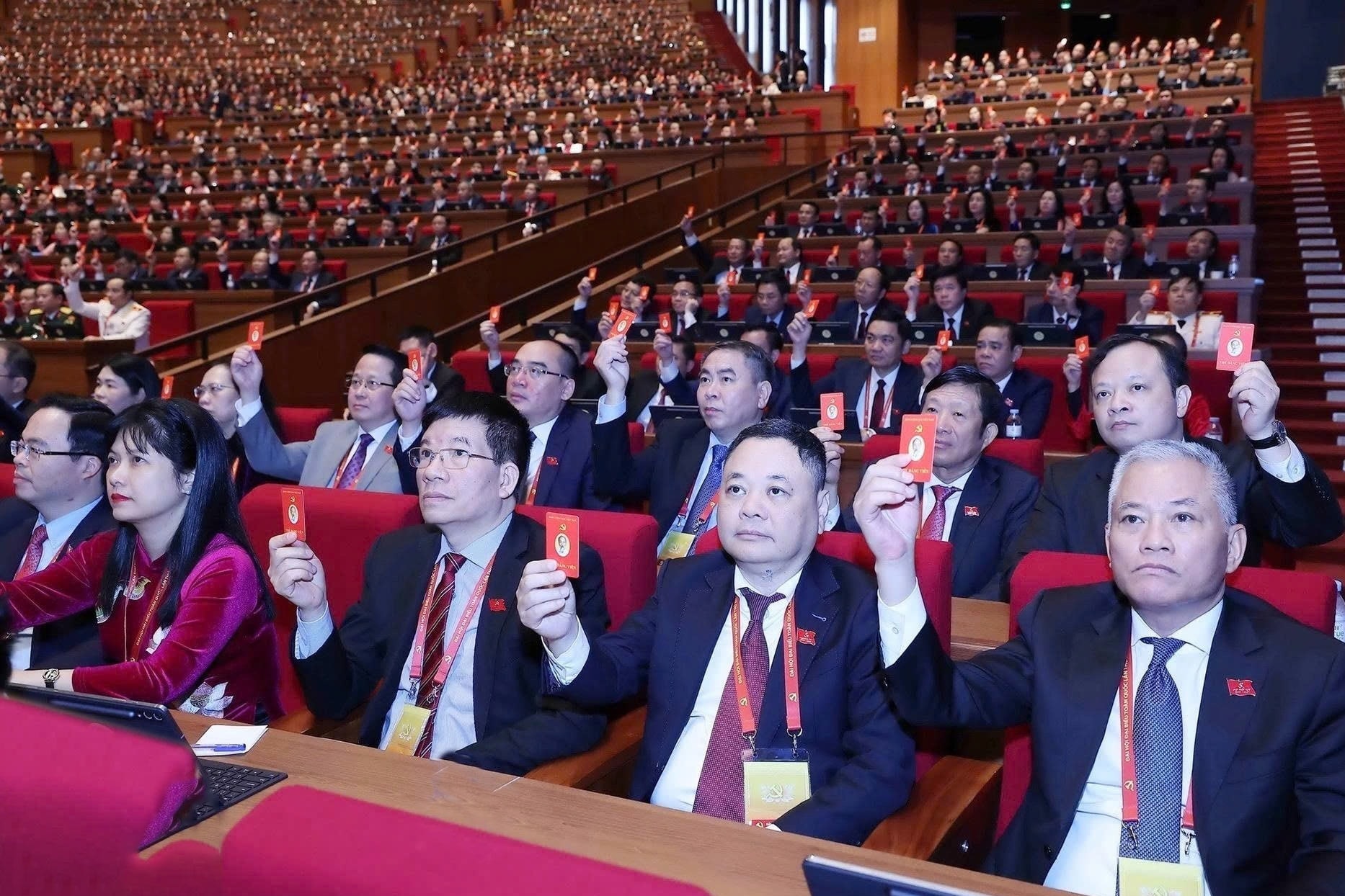 Các đại biểu biểu quyết tại Đại hội XIV