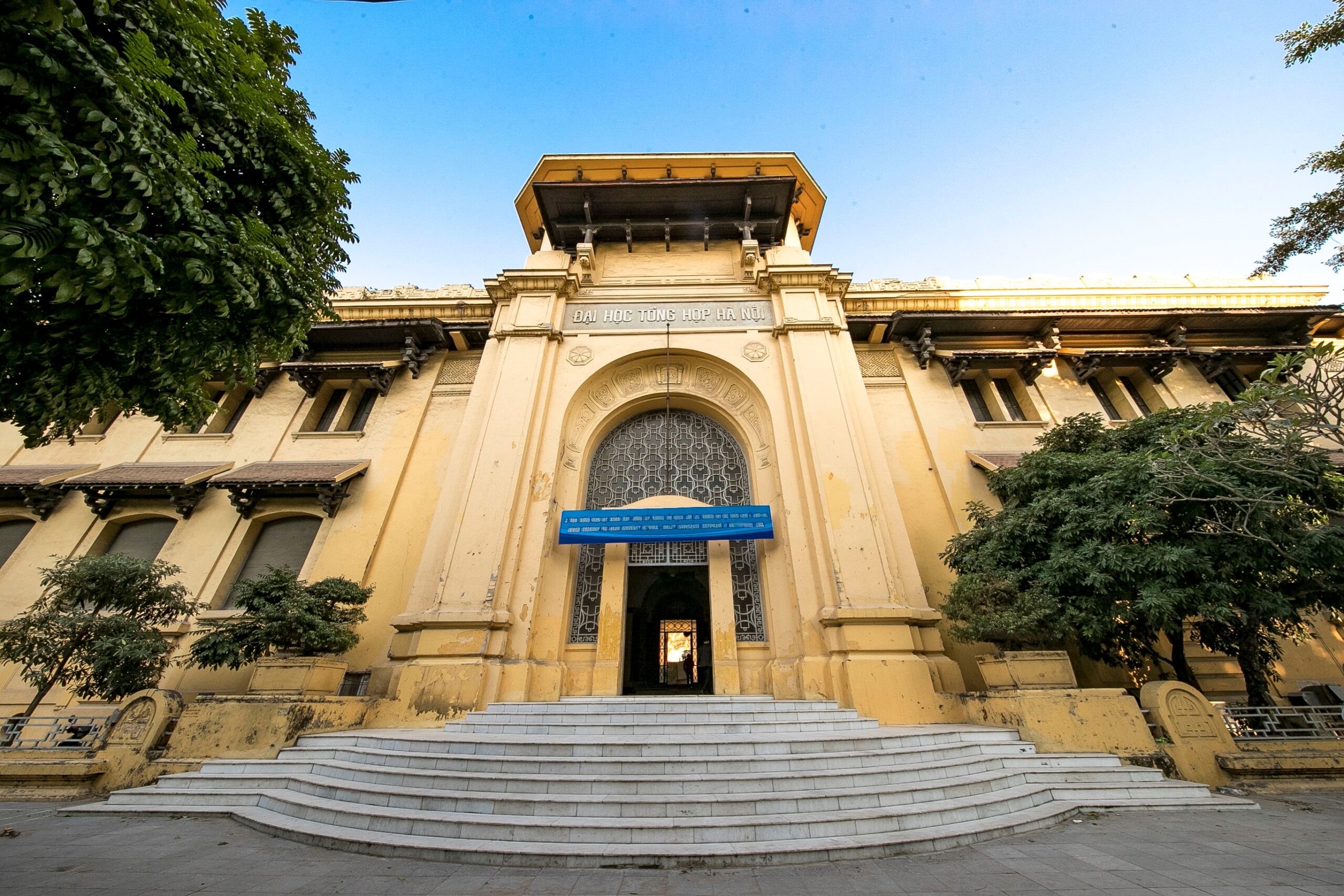 Tòa nhà Đại học Tổng hợp Hà Nội